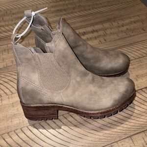 Stylish Women's Tan Ankle Boots